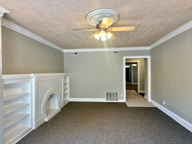 Building Photo - 6327 N Oakley Ave