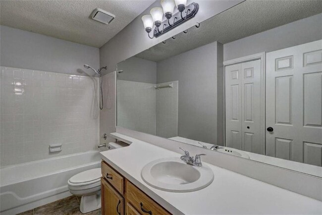 Building Photo - 601 Ridgefield Dr