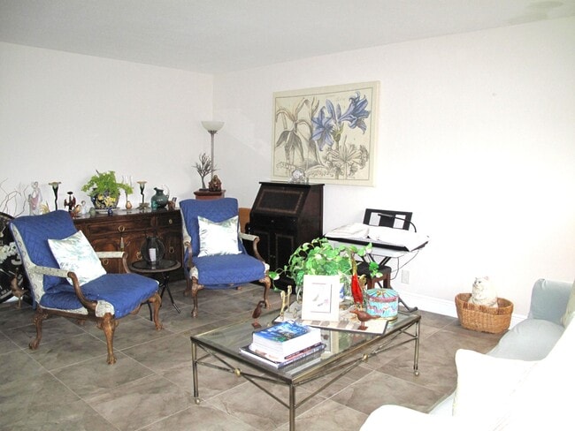 Building Photo - 376 Flanders Dr