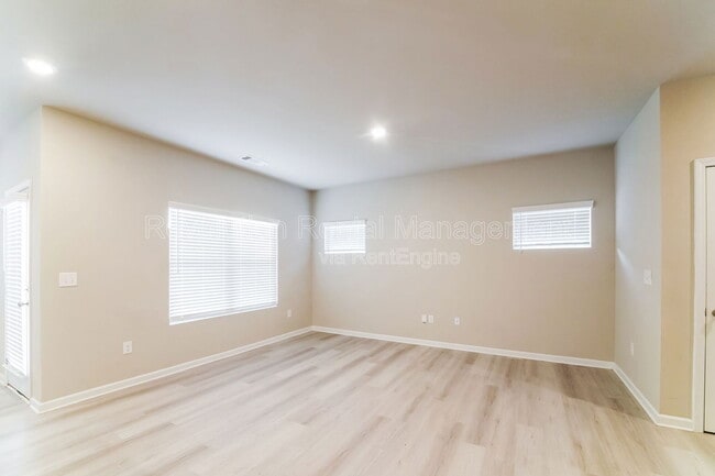 Building Photo - 501 Brady Dr