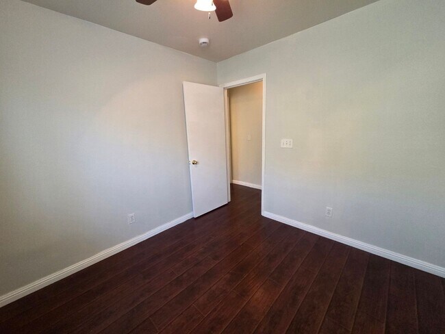 Building Photo - Cozy 3 Bedroom Single Story Home with a Den