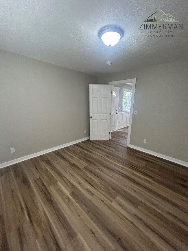 Building Photo - 3-Bedroom, 2-Bath for Rent- Ideal Campus H...