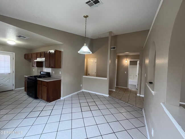 Building Photo - 12345 Tierra Plata Dr