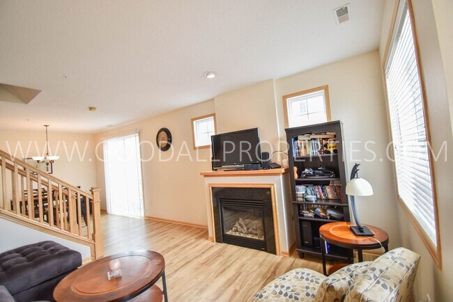 Building Photo - 2 Bedroom 2.5 Bathroom In West Des Moines with 2 car garage attached