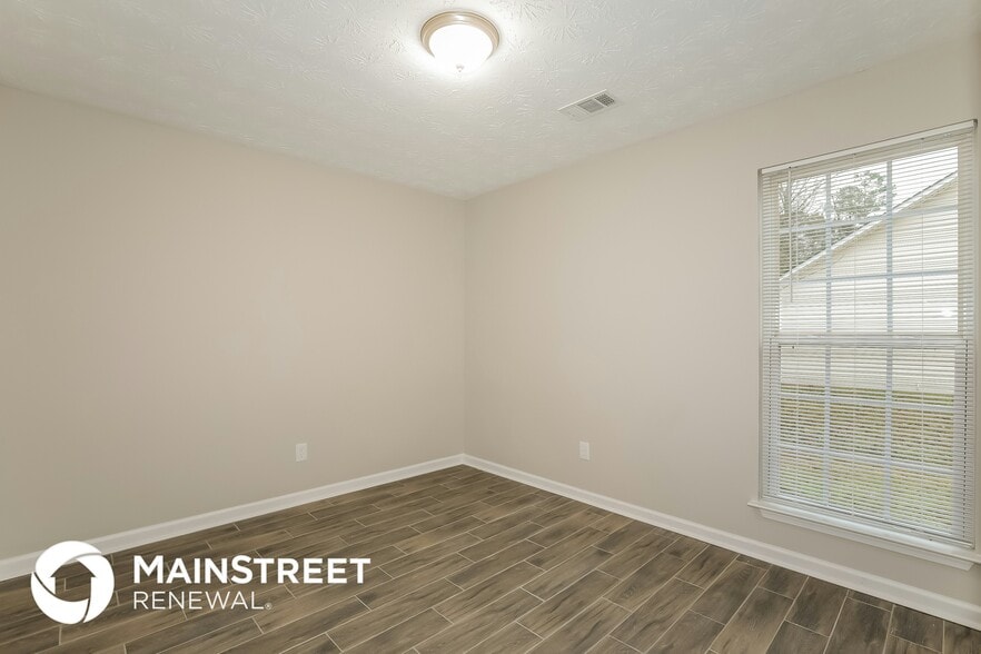 Building Photo - 1050 Overlook Dr