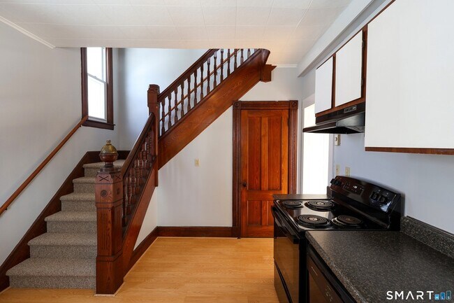 Building Photo - 24 Fairview St