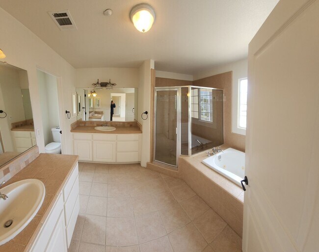 Building Photo - Contemporary Beautiful Spacious 4 bed 3 bath home