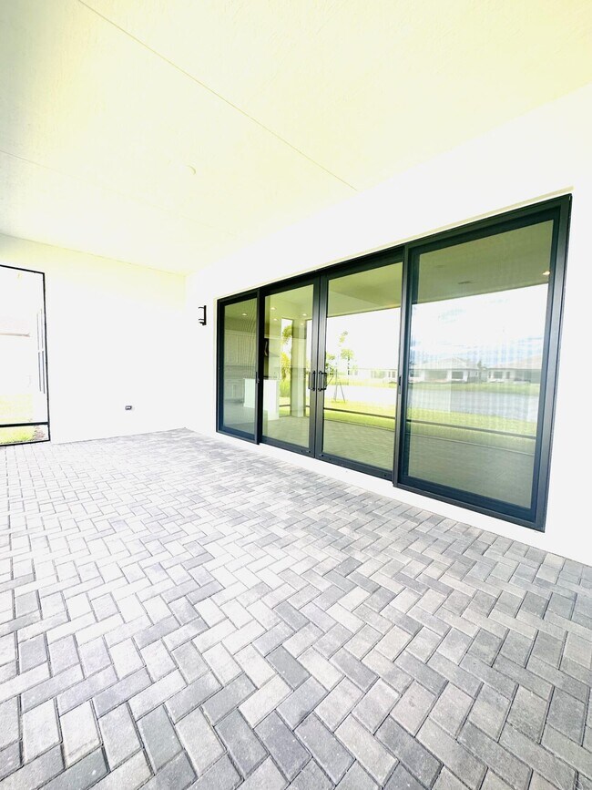 Building Photo - 12465 SW Crystal Cv Dr