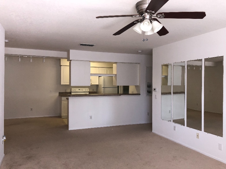 Building Photo - 36027 Deer Creek Dr