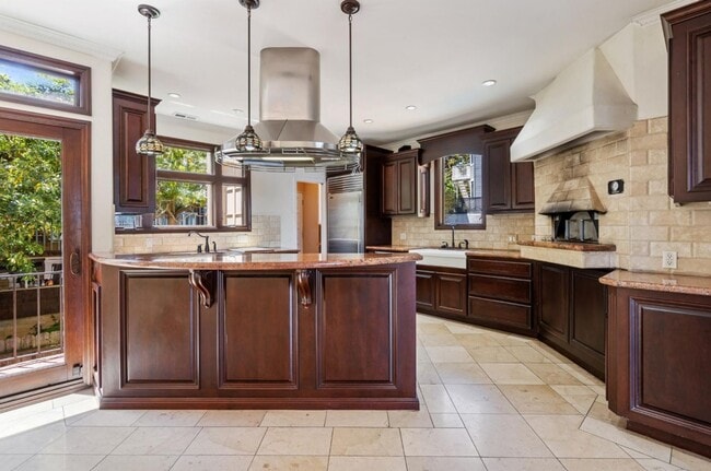 Building Photo - 1127 Filbert St