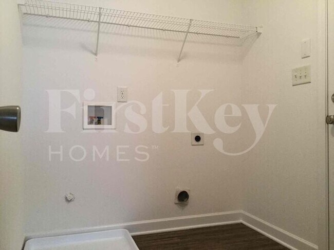 Building Photo - 1401 Clooney Ln