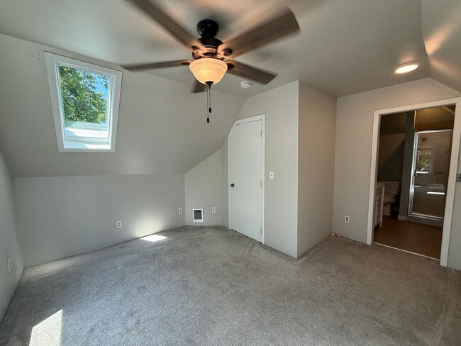 Building Photo - Beautiful 5 Bed 3 Bath Single Family Home ...
