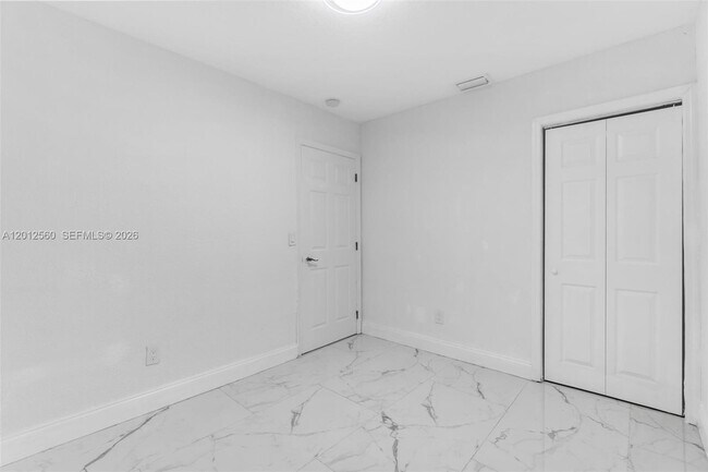 Building Photo - 4530 SW 25th St