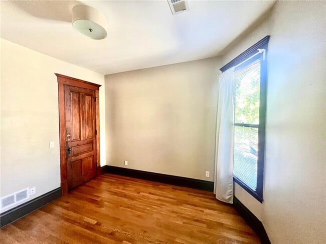 Building Photo - 1609 Elliot Ave