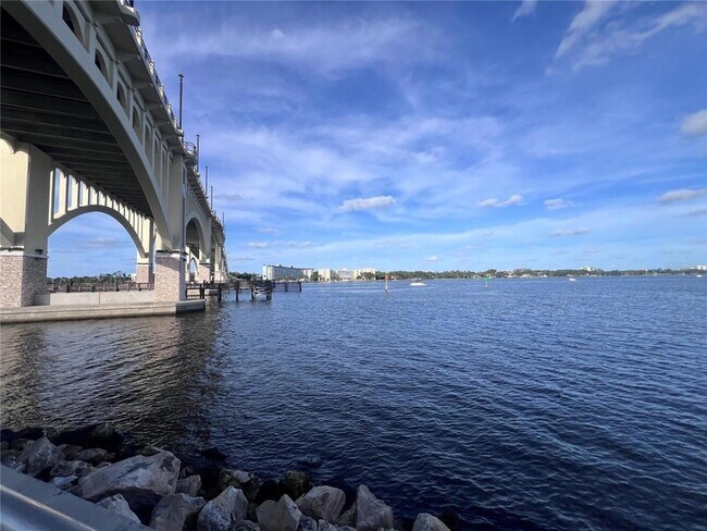 Building Photo - 1224 S Peninsula Dr
