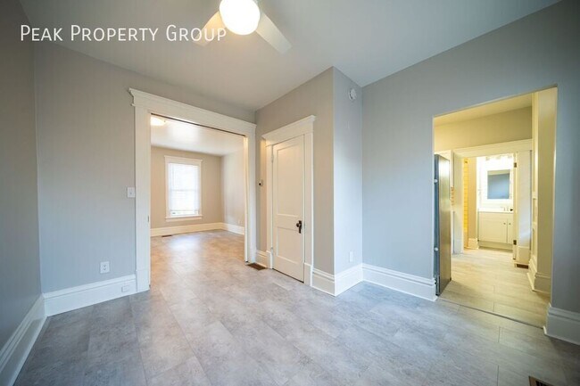 Building Photo - 952 Delaware Ave