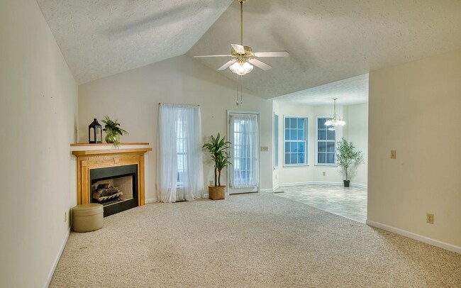 Building Photo - 2706 Martha Brooks Ln
