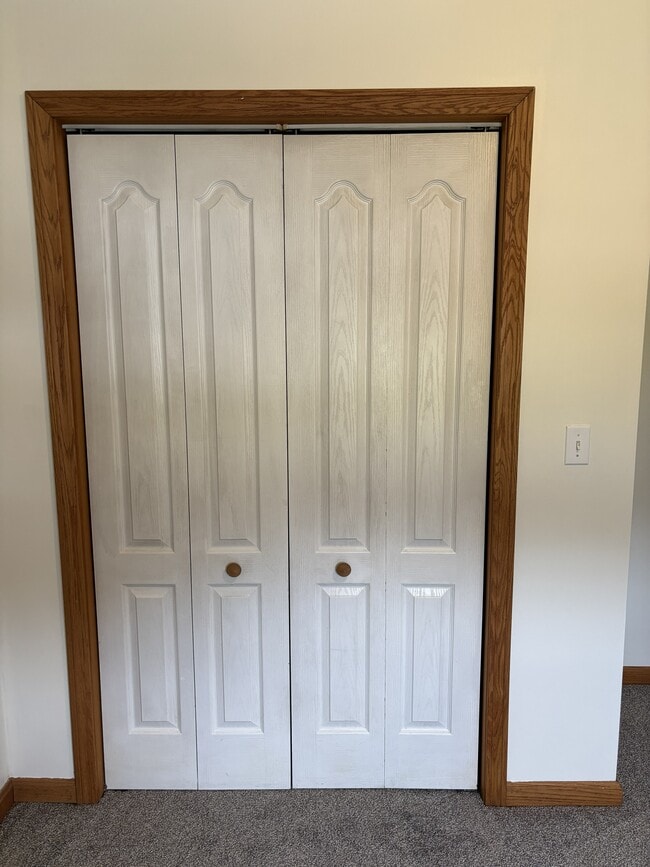 Building Photo - 242 E 6th St