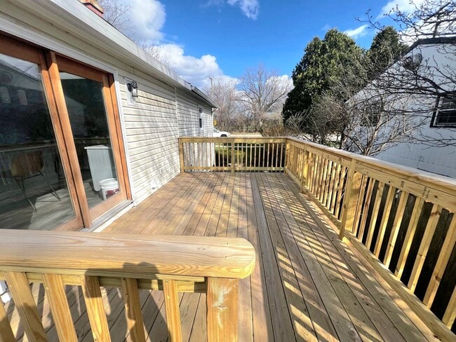 Building Photo - 717 E Clarendon Dr