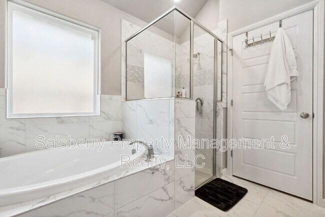 Building Photo - 3310 Windcrest Dr