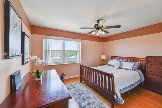 Building Photo - 401 Golden Isles Dr