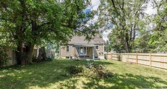 Building Photo - Spacious Four Bedroom Home!