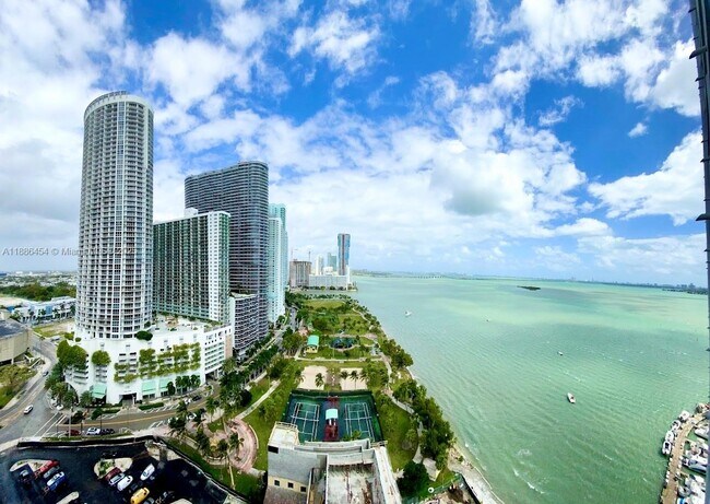 Building Photo - 1750 N Bayshore Dr