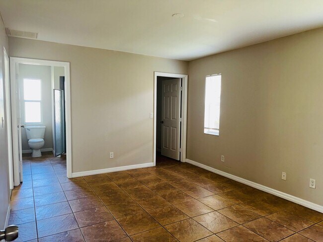 Building Photo - Experience this Cape Coral 3 bedroom 2 bath corner duplex with 1 car garage and screened in lanai.