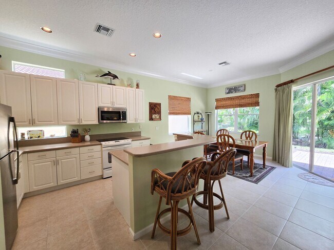 Building Photo - SEASONAL RENTAL FOR 2026 SEASON AVAILABLE