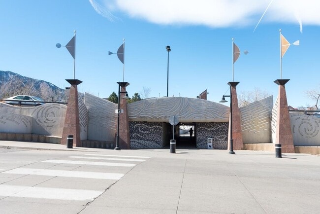 Building Photo - Fall 2026 Pre-Lease. Updated 1 Bedroom Con...