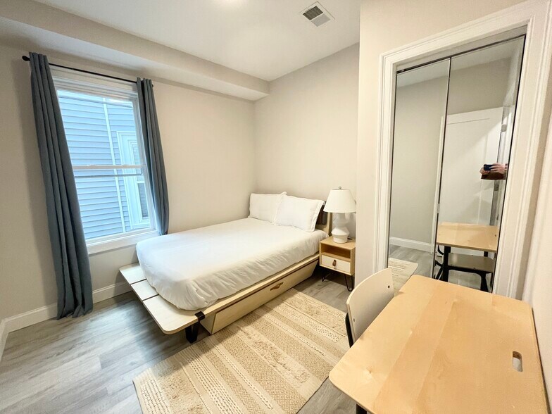 Building Photo - 29 Newport St