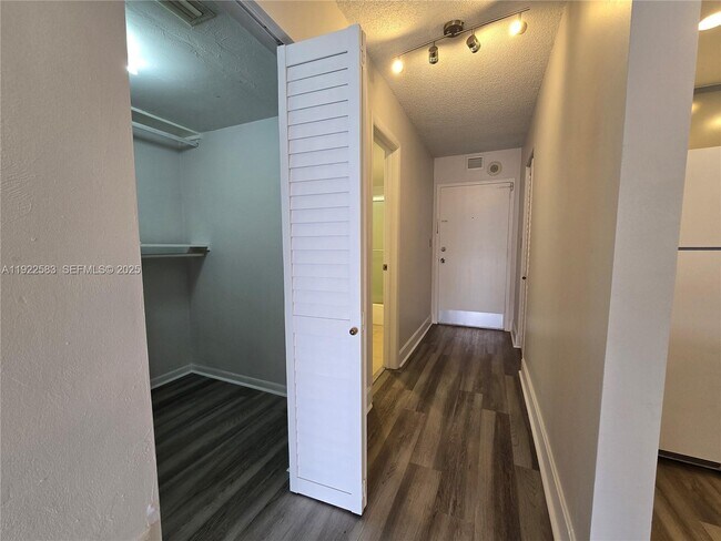 Building Photo - 1470 NE 125th Terrace