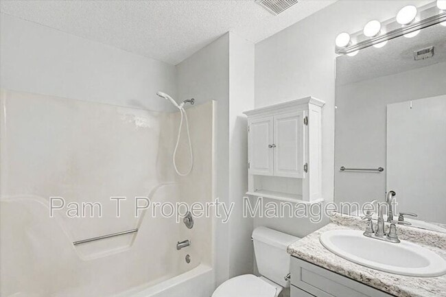Building Photo - 128 Fox Chase Rd