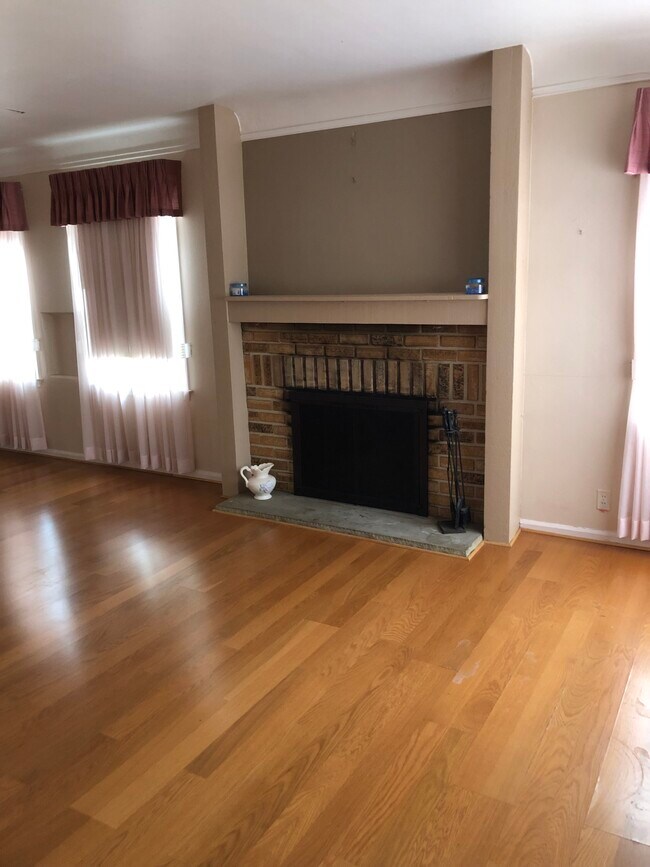 Building Photo - 2134 Martin Ave SE