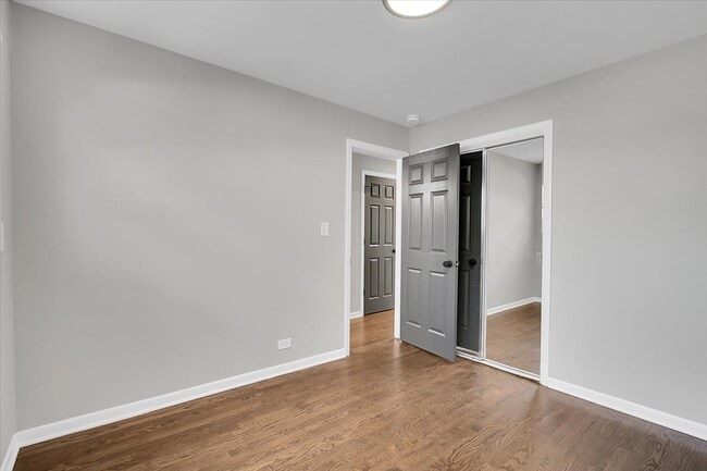 Building Photo - 329 E Jefferson St