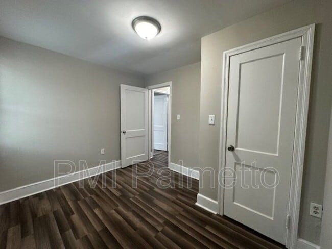 Building Photo - 2201 Vine St