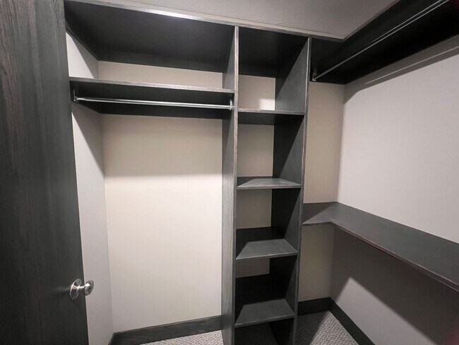 Building Photo - Four Bedroom Duplex in Caledonia!