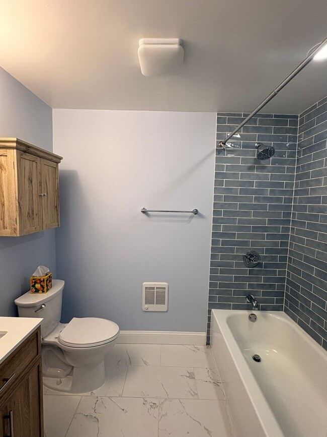 Building Photo - Gorgeous Hampden 2bd/2ba w/ Fin Bsmt, W/D, A/C and more! Available now