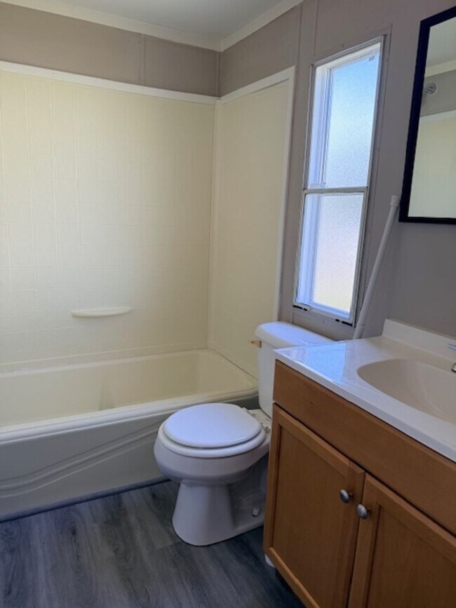 Building Photo - Greenback 37742 - 3 bed 2 bath mobile home - Lease to own option - call Troy Adams 865-233-6949