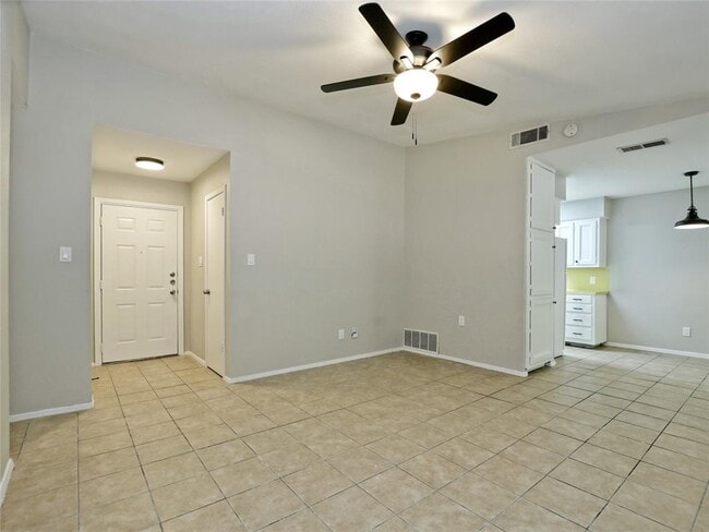 Building Photo - 5255 Meadow Creek Dr