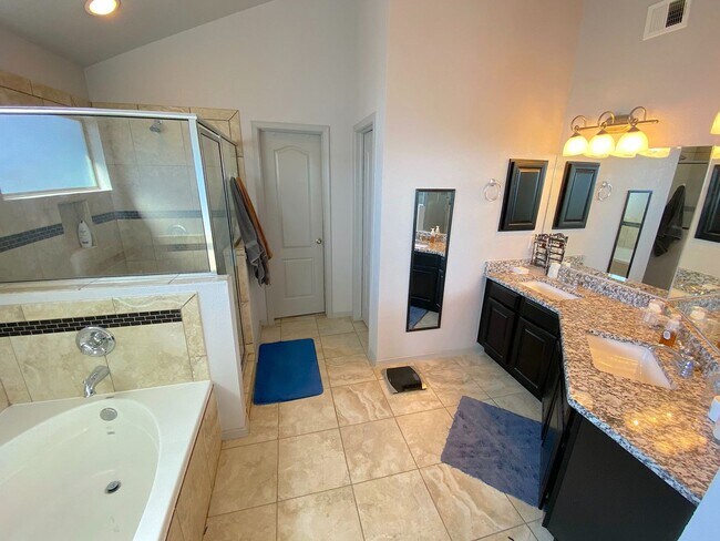 Building Photo - Northeast El Paso/Sandstone Ranch Estates 4 Bed Refrig A/C in Cul De Sac!