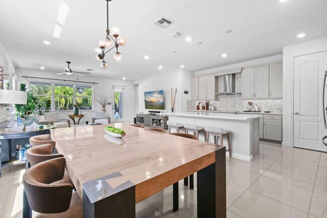 Building Photo - 3558 Haldin Pl