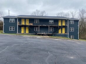 Building Photo - S. Knox 1bd/1ba- 1st floor Unit Available Now