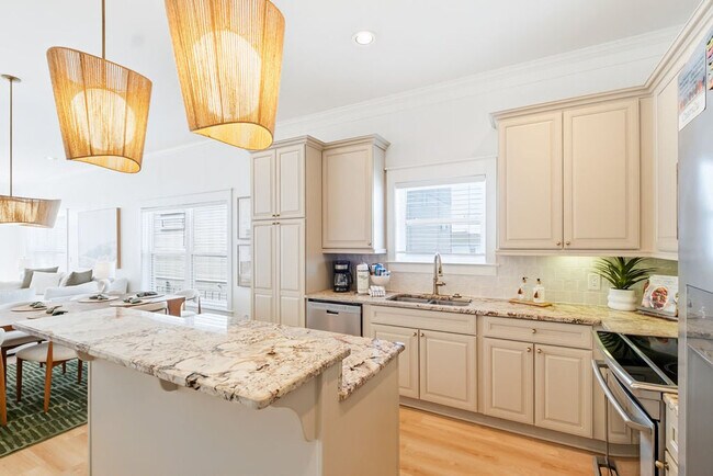 Building Photo - 22022 Front Beach Rd