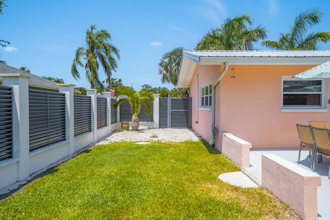 Building Photo - 4056 38th Way S