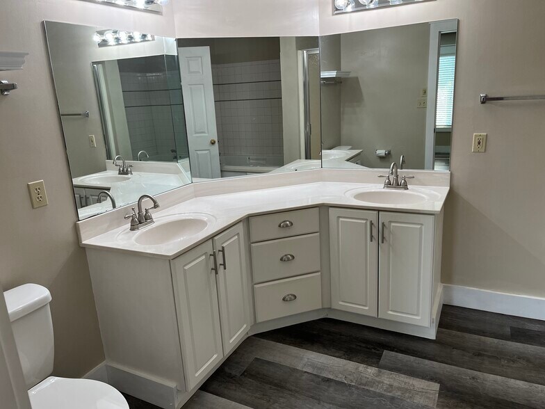 Building Photo - 1825 Pinnacle Pt