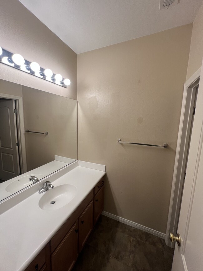 Building Photo - 1612 Camino Largo St