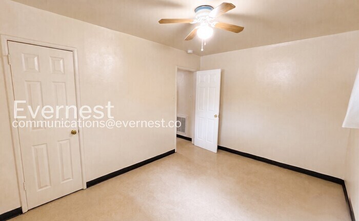 Building Photo - 413 N Hawthorne St