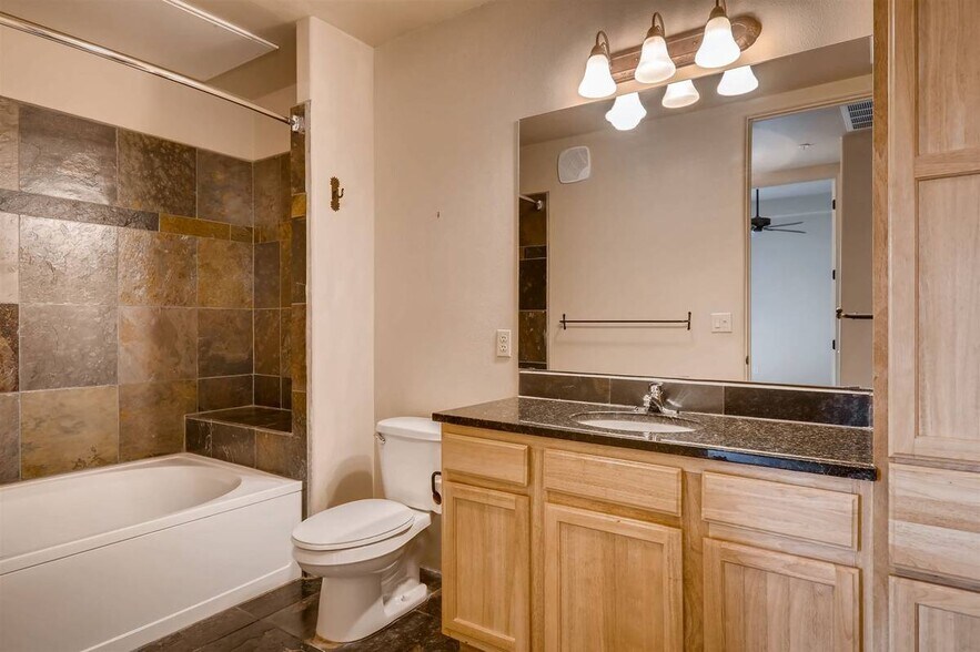 Building Photo - 1405 Vegas Verdes Dr