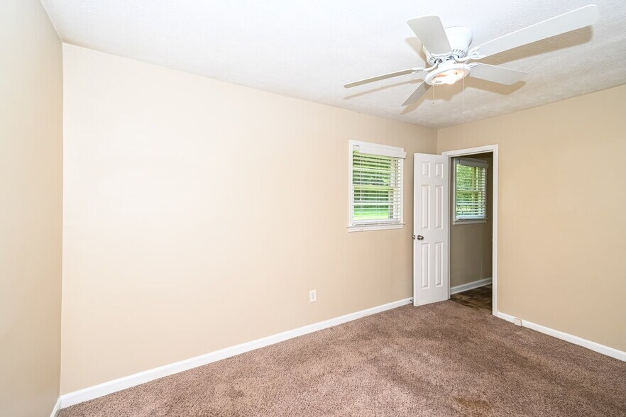 Building Photo - 3564 Briar Dr